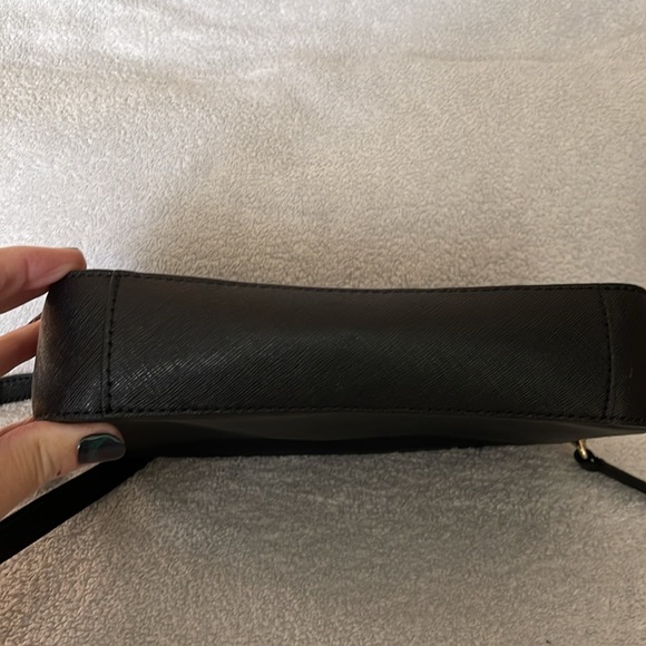 Henri Bendel small crossbody - Picture 4 of 5